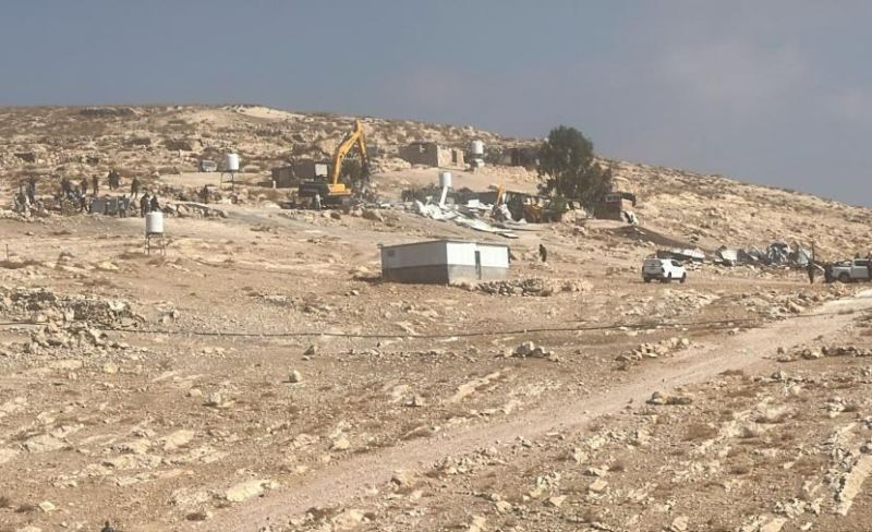 الاحتلال يشرع بهدم مساكن ومنشآت فلسطينية في مسافر يطا