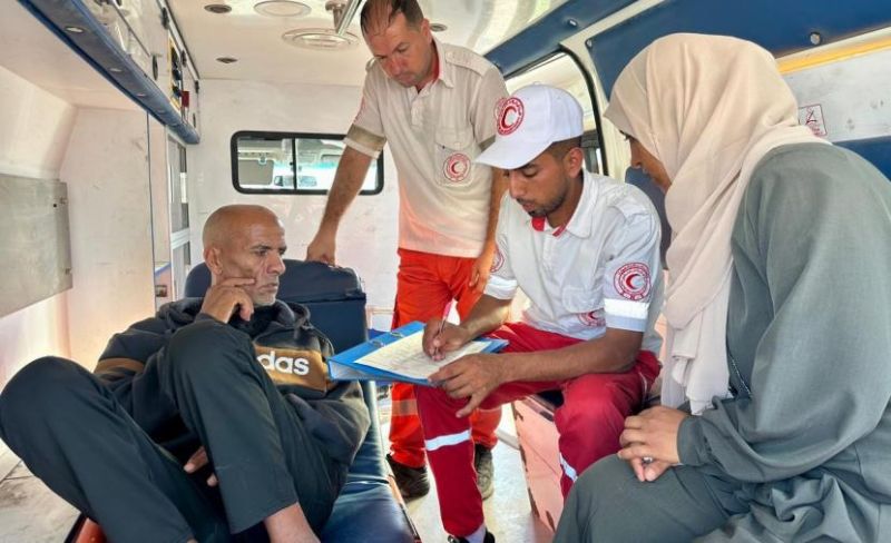 إجلاء 53 مريضًا من غزة للعلاج خارج القطاع