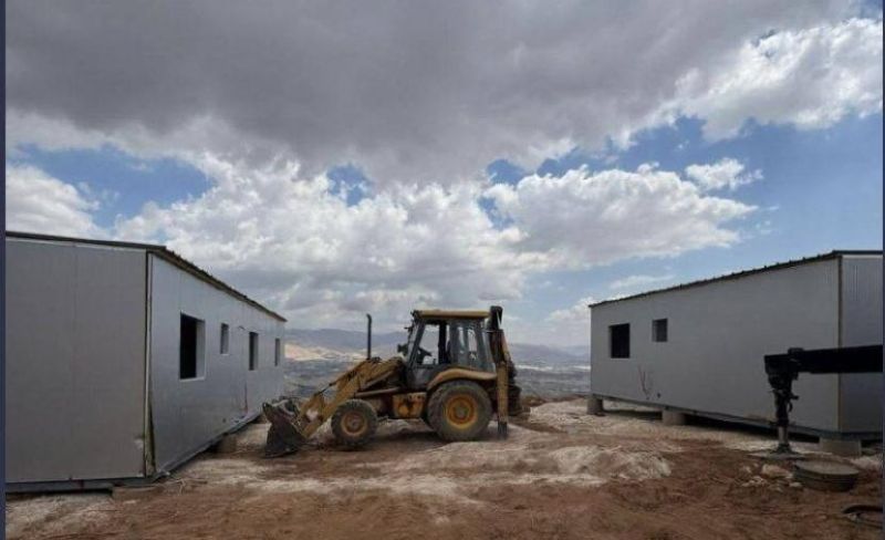 مستوطنون ينصبون غرفاً استيطانية قرب المغير