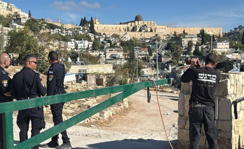 "كاديشا" تعزل 700 فلسطيني ببوابة حديدية في وادي الربابة