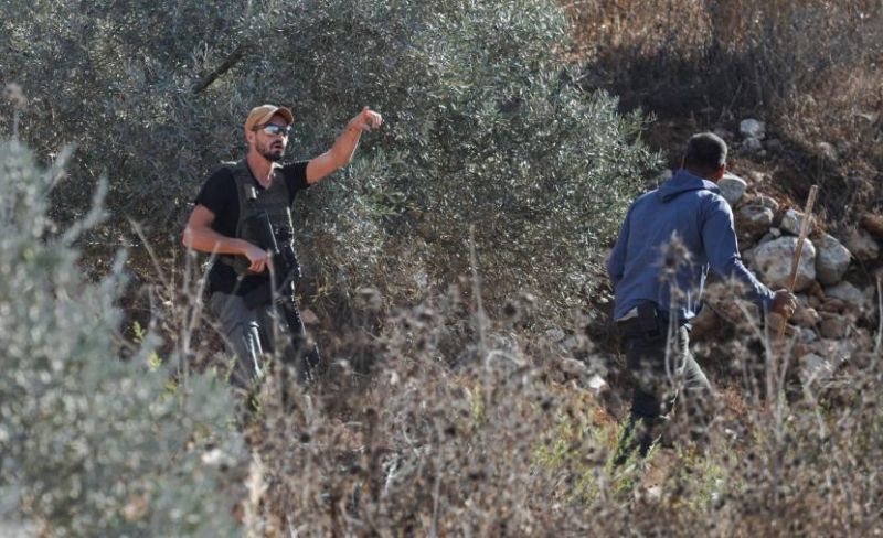إصابات بالاختناق في اعتداء مستوطنين غرب رام الله