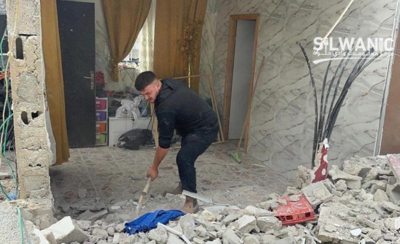 الاحتلال يجبر فلسطينا على هدم منزله في أم الفحم
