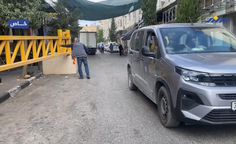 بوابات حديدية جديدة تزيد حصار الخليل وتضاعف معاناة أهلها