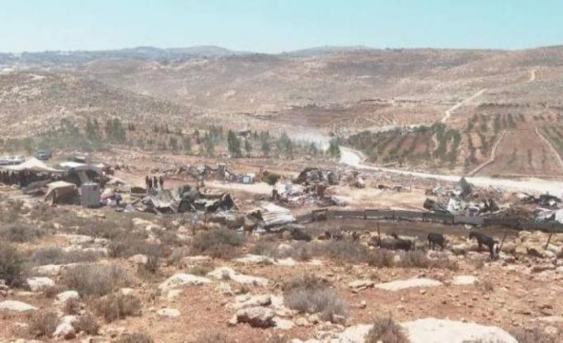 الاحتلال يجرف أراضي ويقتلع زيتونا غرب رام الله