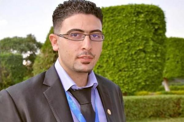 في ظلال الزيتون.. سيرة وطنٍ وحكاية جيلٍ لا يغيب .. قراءة في كتاب للدكتور عبد العزيز السيد أحمد