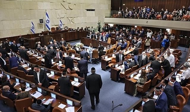 الكنيست يقرّ تمهيديًا قانونًا لتقييد الأذان: تصاريح وغرامات ومصادرة