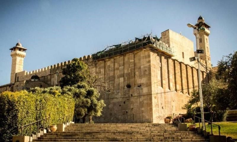 الاحتلال يغلق الحرم الإبراهيمي والمحلات التجارية في البلدة القديمة