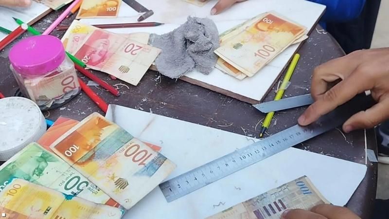 العملات اليوم| الدولار 3.05 شيكل-الدينار الأردني 4.30 شيكل-اليورو: 3.48 شيكل
