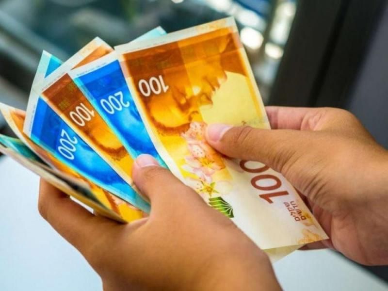 المالية: رواتب الموظفين عن شهر آذار يوم الخميس بنسبة لا تقل عن 50% وبحد أدنى 2000 شيكل