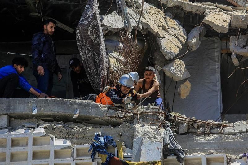 13 شهيدا في غزة أمس: استشهاد طفلة متأثرة بإصابتها في دير البلح