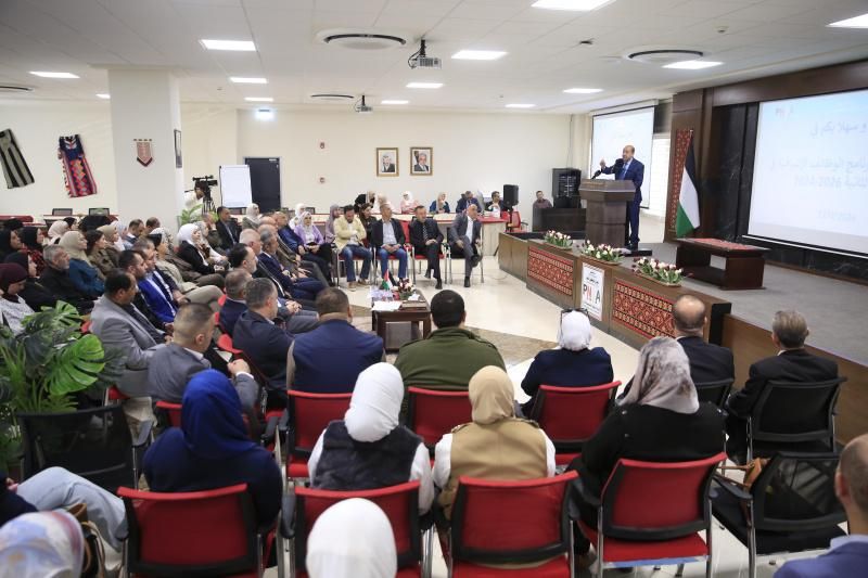 المدرسة الوطنية الفلسطينية للإدارة تُخرّج رؤساء الأقسام والشُعب