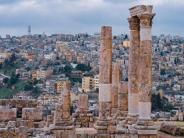2.17 مليار دولار الدخل السياحي للأردن منذ مطلع العام وبانخفاض 10.4%