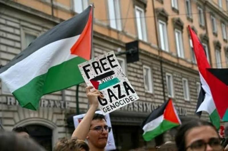 220 كاهنا يطالبون الأساقفة الإيطاليين بدعم حقوق الشعب الفلسطيني ومحاسبة الاحتلال