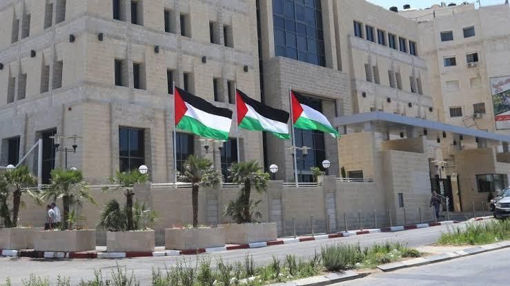 خبير اقتصادي يحذر عبر "راية" من شلل الاقتصاد الفلسطيني في حال قطع العلاقات المصرفية