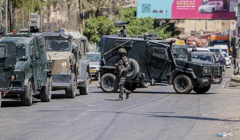 العدوان على قلنديا: 16 مصابا وهدم واعتقالات وتخريب للممتلكات
