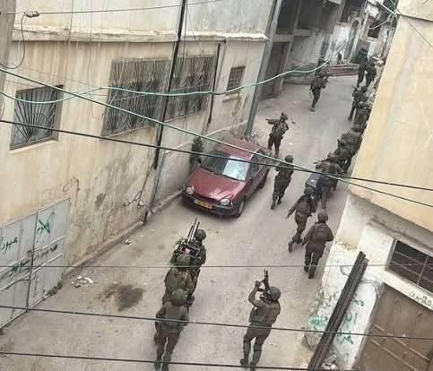 خاص | قلنديا تحت الحصار.. اعتقالات واسعة وسط مخاوف من تهجير جديد