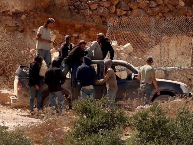 مستوطنون بزي قوات الاحتلال يعتدون على طواقم شركة توزيع كهرباء الشمال