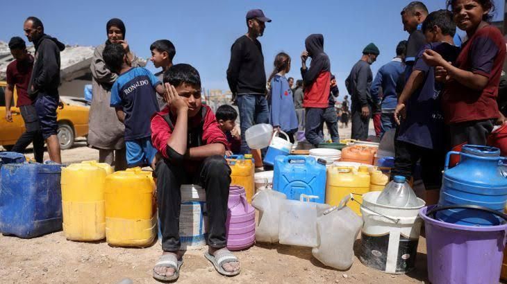 خاص | أزمة المياه تتفاقم في غزة.. شربة الماء تحولت إلى حلم للنازحين