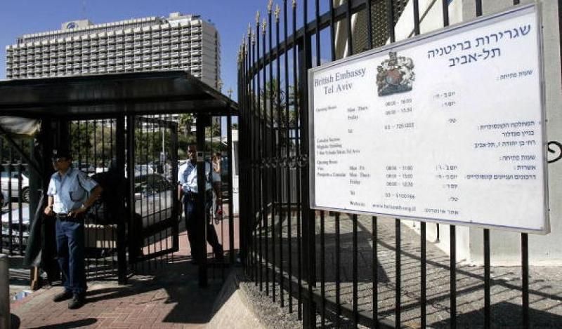 بريطانيا تزيل لافتات قنصليتها بالقدس مع انتهاء مهلة إسرائيلية لإغلاقها