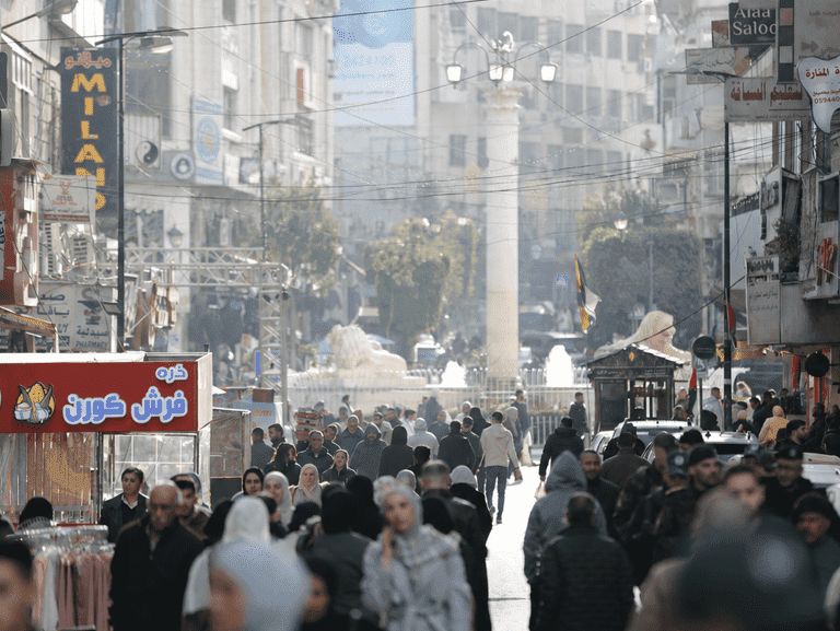 نائب رئيس غرفة تجارة وصناعة محافظة رام الله والبيرة، محمد زيد النبالي لإذاعة "راية": القطاع التجاري يعاني من كساد حاد وشيكات راجعة وسط غياب الخطط الحكومية