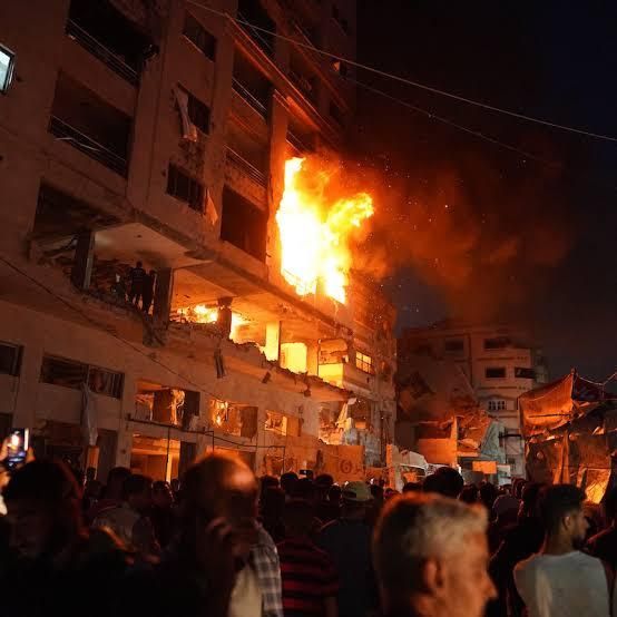 استشهاد موطن وزوجته في قصف الاحتلال لشقة غرب مدينة غزة