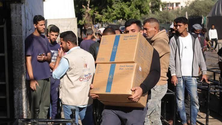 وزارة الإغاثة لراية: تقليص مساعدات الغذاء في غزة ينذر بتجدد المجاعة