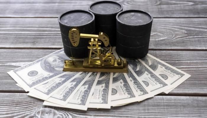 النفط يتراجع والدولار يتذبذب وسط مخاوف بشأن إمدادات الطاقة