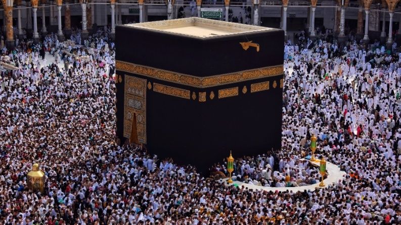 حجاج بيت الله يختتمون مناسكهم بطواف الوداع