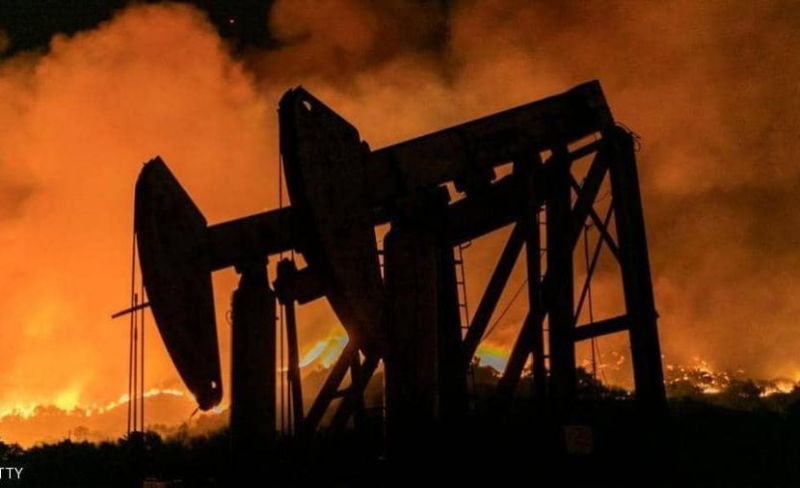 النفط يلامس 110 دولارات للبرميل لأول مرة منذ أيار