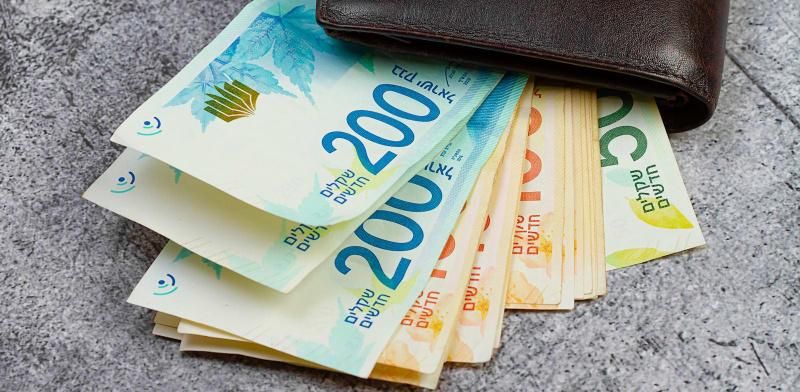 العملات مقابل الشيكل: الدولار 2.98 الدينار 4.20 اليورو 3.48