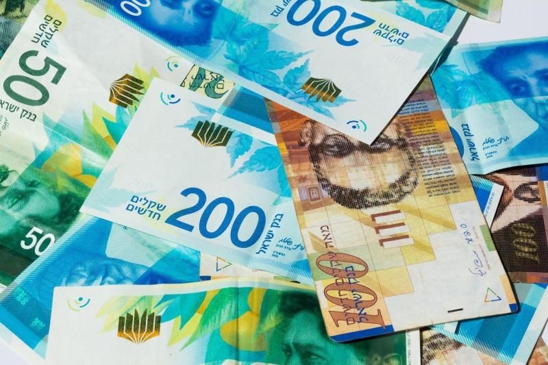 العملات مقابل الشيكل: الدولار 3.07 الدينار 4.33 اليورو 3.44