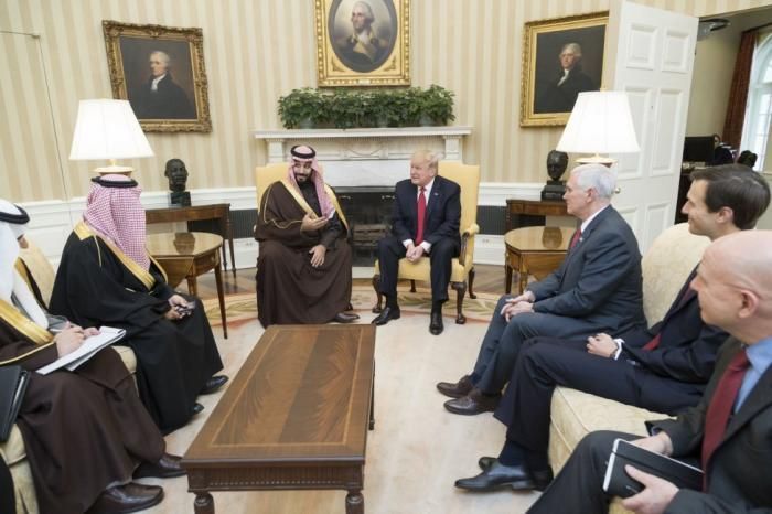 أكسيوس: بن سلمان طلب من ترامب شن ضربات على “الحوثيين”