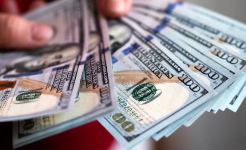 الدولار حبيس نطاق ضيق قبيل بيانات التضخم