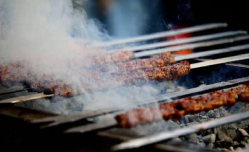 هيئة المطاعم تحذر من أزمة الفحم في غزة