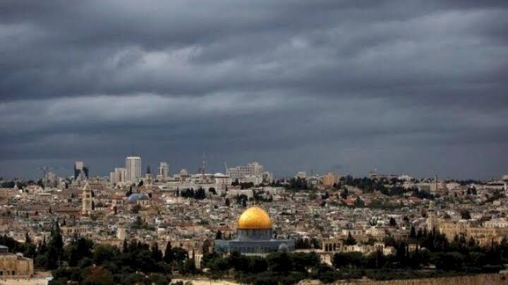 توقعات الأرصاد: انخفاض في درجات الحرارة وفرص لهطول أمطار رعدية