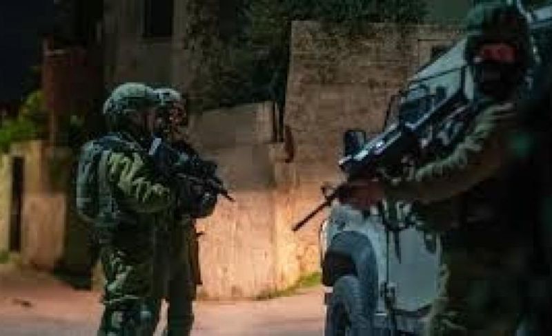 قوات الاحتلال تنكل بـ4 شبان خلال اقتحامها كفر قدوم شرق قلقيلية