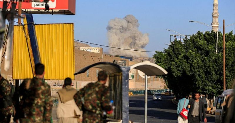 تصعيد عسكري واسع باليمن وتحذيرات سعودية أمريكية متصاعدة