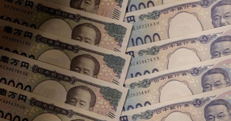 الين الياباني يقفز لأعلى مستوى في شهر مع تزايد الإقبال على الملاذات الآمنة