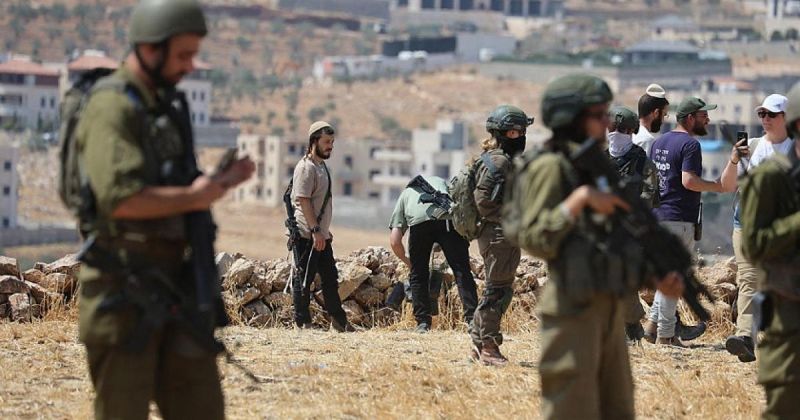 إصابة طفلين ووالدهما في هجوم للمستوطنين في برقا شرق رام الله