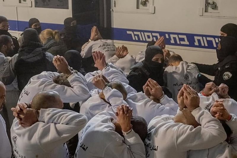 تقرير حقوقي يكشف حالات إطلاق نار على الأسرى بالسجون الإسرائيلية