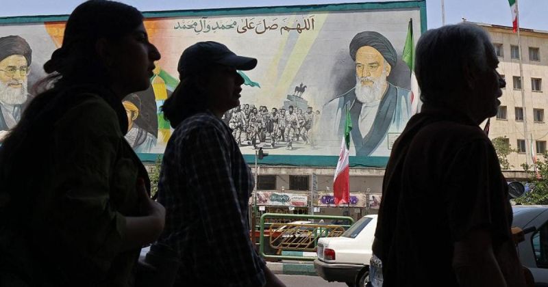 إيران تتمسك بالدبلوماسية وتلوح بمفاجآت بعد رفض ترامب مقترح هرمز