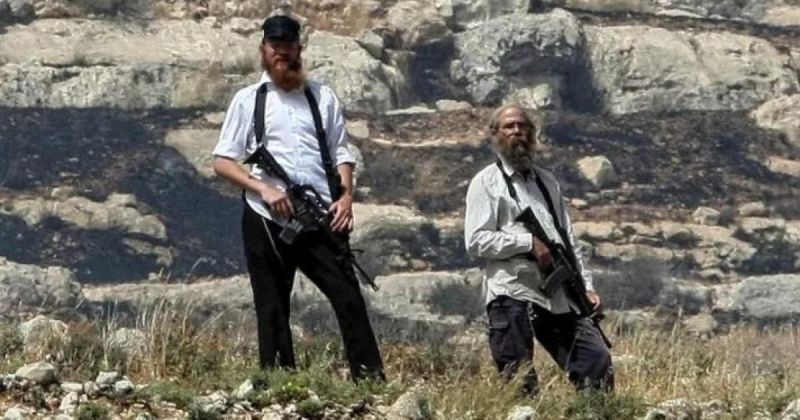 رام الله: مستوطنون يطلقون النار تجاه المواطنين خلال اقتحامهم شرق المغير