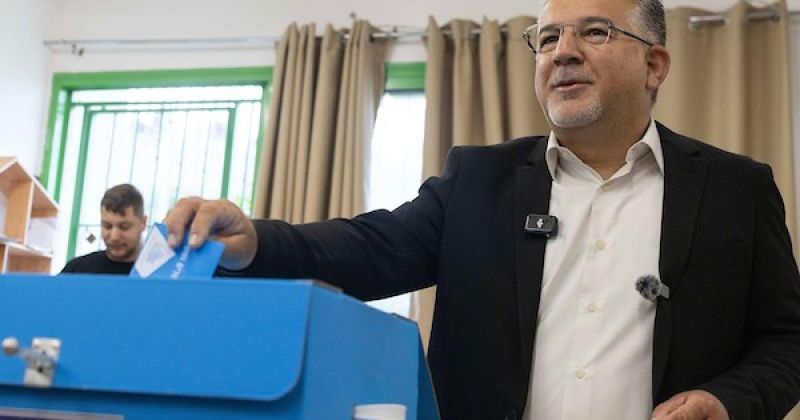 نتائج انتخابات إسرائيل: الليكود يتصدر والمشتركة تقفز للمركز الثالث.. واحتدام المنافسة مع تقدم الفرز