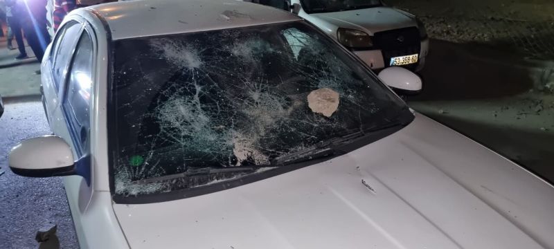 مستوطنون يهاجمون مركبات ومنازل المواطنين في قرية المغير برام الله