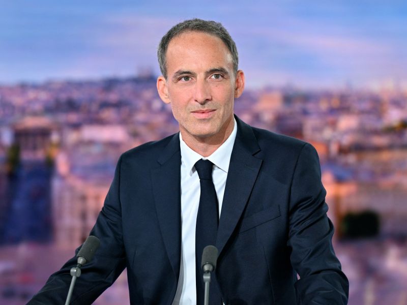حفيد عميل سوفيتي هاجر إلى فلسطين.. من هو غلوكسمان المرشح لرئاسة فرنسا؟
